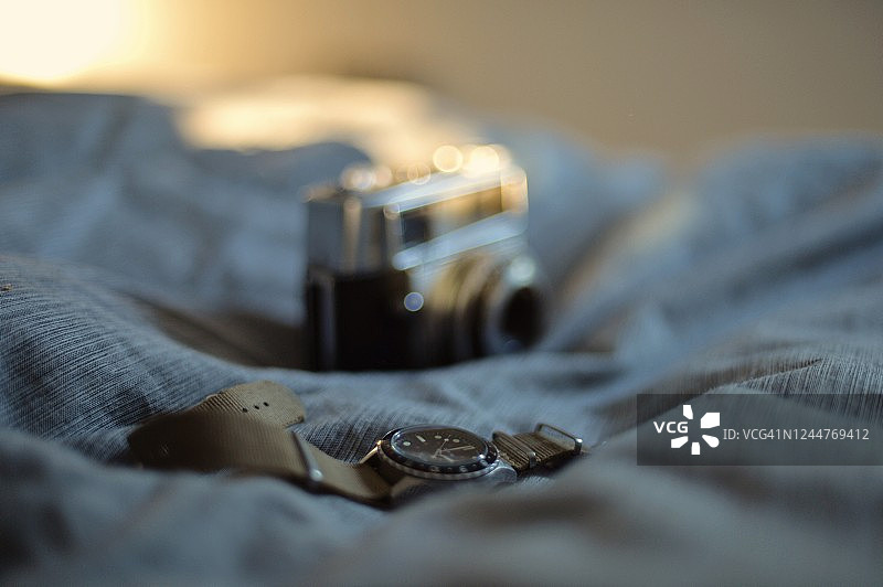 复古手表和相机图片素材