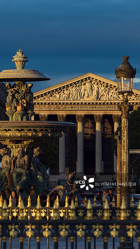 法国巴黎：玛德莱娜教堂日落景色，皇家路沿途风光图片素材
