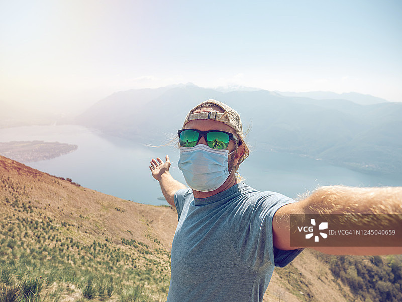 疫情期间的徒步旅行图片素材