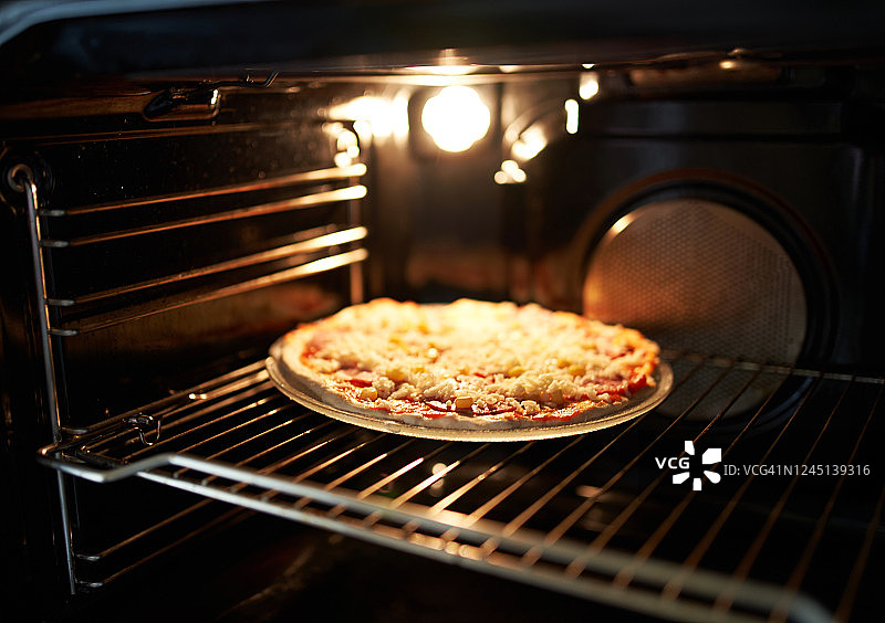 奶酪番茄自制披萨图片素材