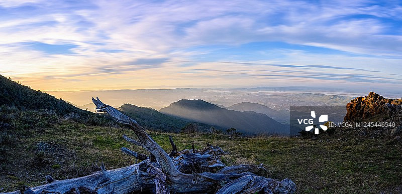 迪亚布罗山顶的日落图片素材