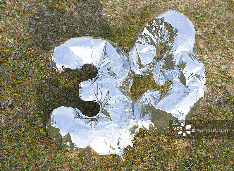 穿过森林的气球33图片素材