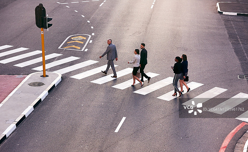 成功在恐惧的另一边图片素材