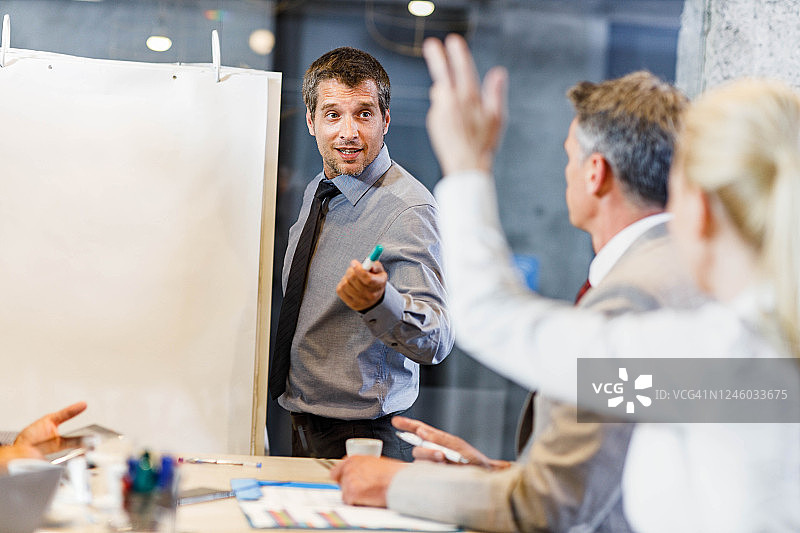 同事，你想补充什么吗？图片素材