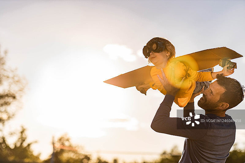 爸爸，我是飞机！图片素材