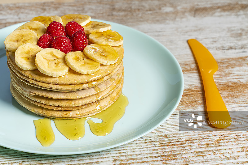 蜂蜜香蕉覆盆子薄煎饼图片素材