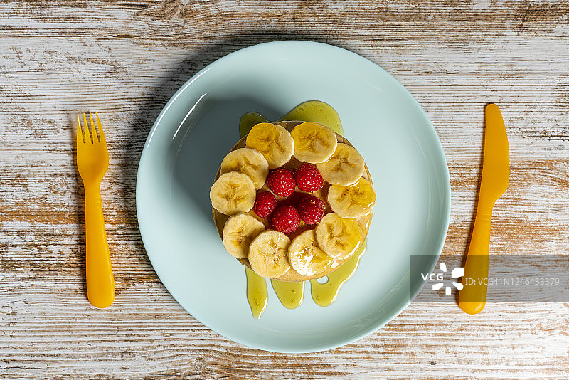 蜂蜜香蕉覆盆子薄煎饼图片素材
