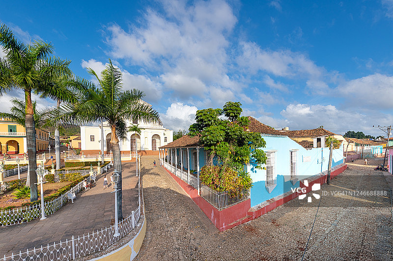 古巴特立尼达村庄中心的殖民时期建筑图片素材