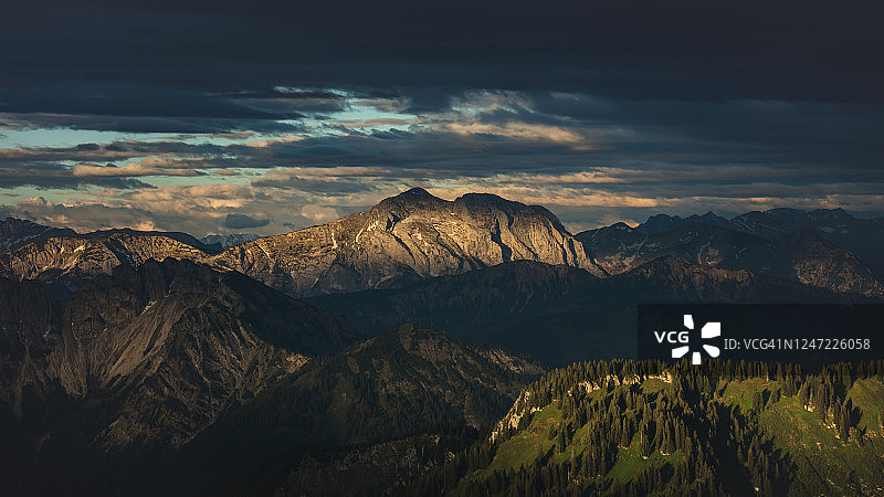 巴伐利亚阿尔卑斯山-斯皮茨湖图片素材