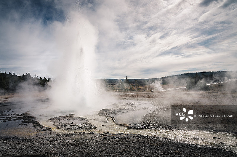 黄石国家公园的间歇泉图片素材