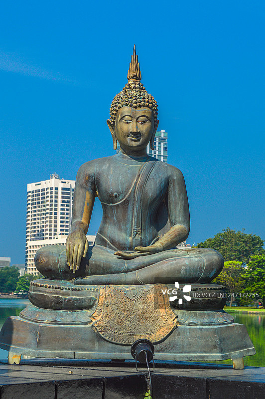 科伦坡贝拉湖斯摩摩诃罗迦寺的佛像手势图片素材