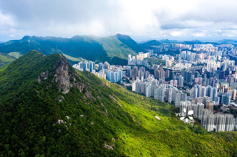 香港狮子山城市背景无人机视角图片素材