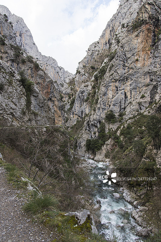 西班牙欧洲山峰国家公园卡雷斯路线竖版照片图片素材