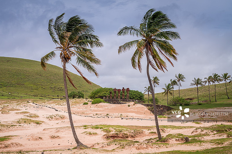 智利拉帕努伊复活节岛的阿纳凯纳海滩图片素材