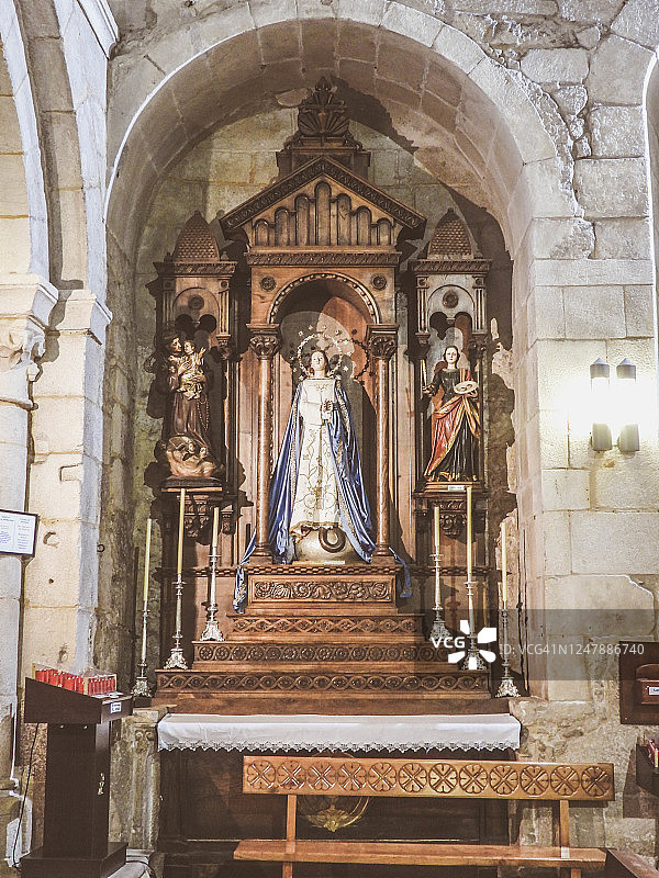 12世纪罗马式教堂图片素材