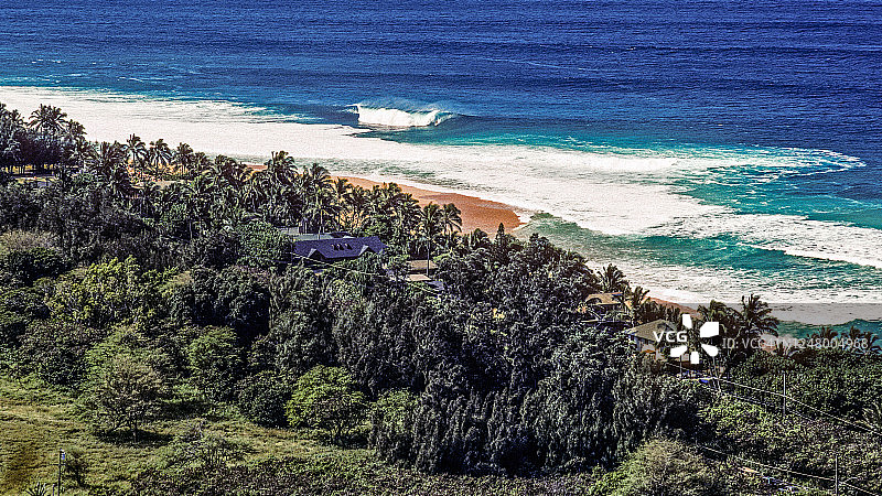 美国夏威夷埃胡凯海滩公园的冬季冲浪图片素材