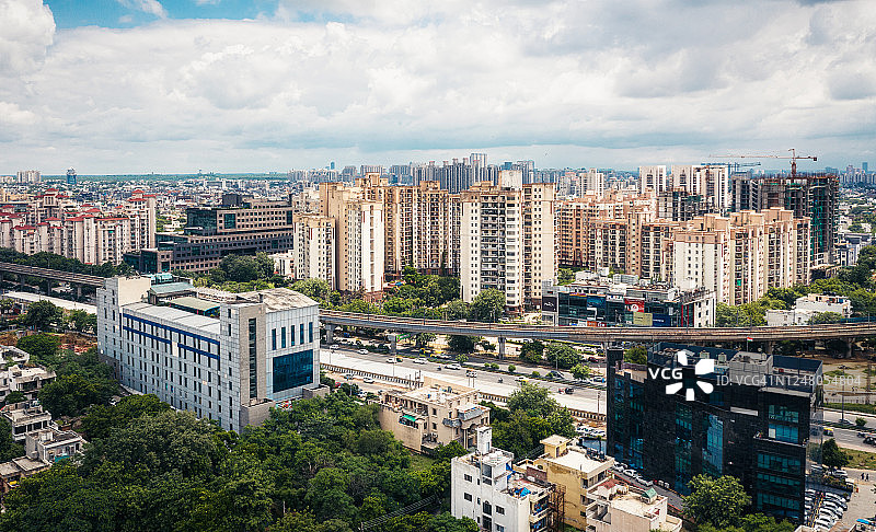 印度新德里高速公路与城市景观图片素材