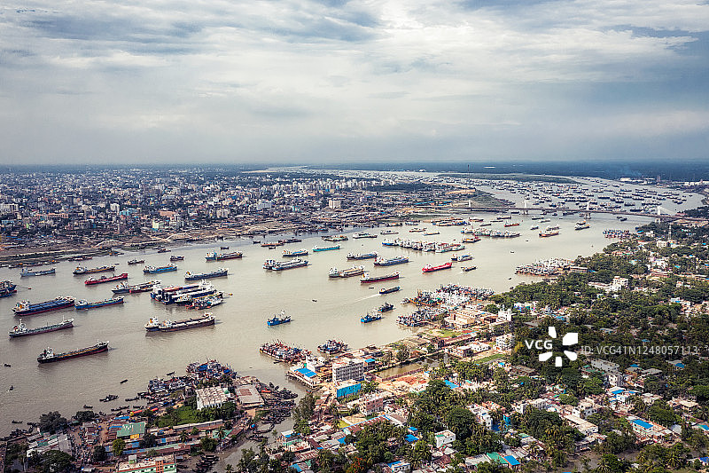 孟加拉国吉大港港口货船无人机照片图片素材