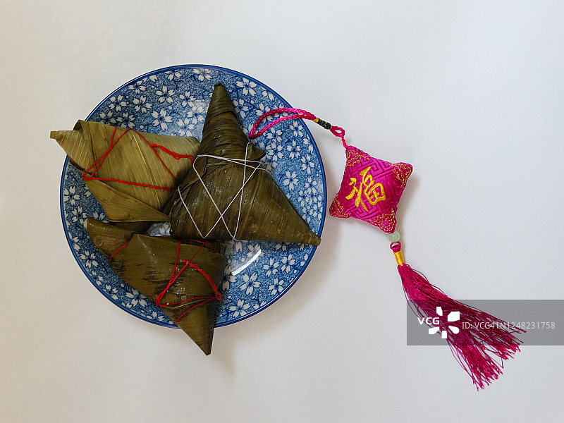 竹叶包裹的糯米图片素材