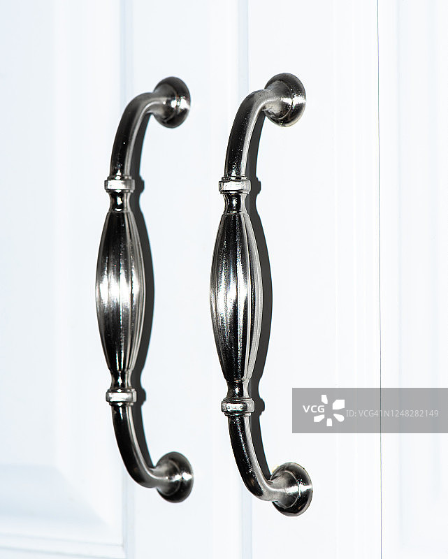 现代装饰银色厨房柜门把手图片素材