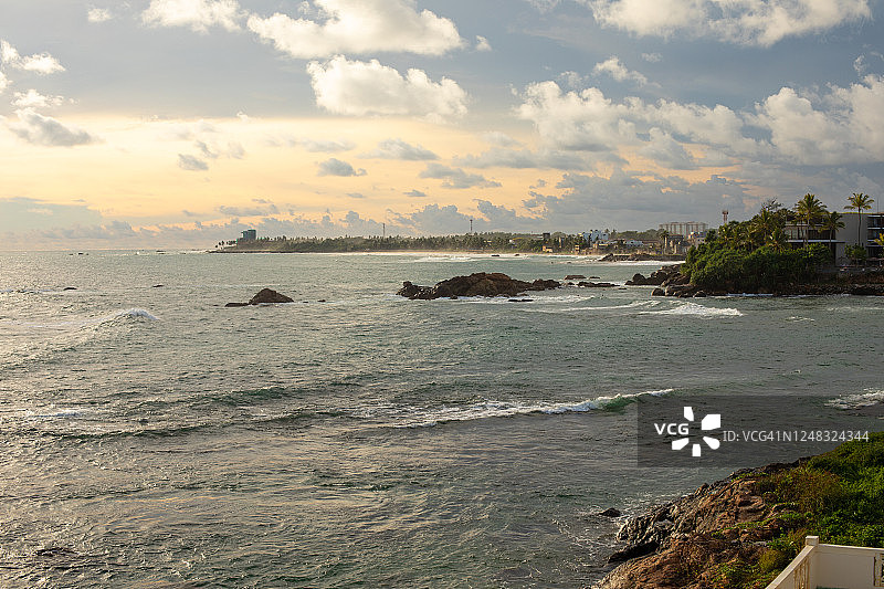 斯里兰卡的岩石海岸线图片素材