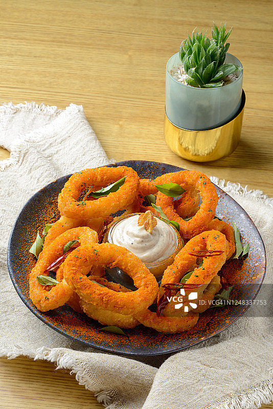 鱿鱼配酱汁图片素材