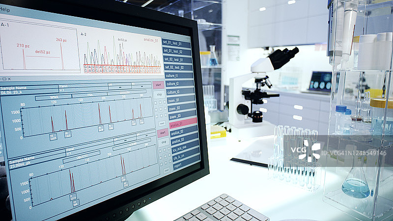 未来实验室设备，电脑屏幕上的DNA扫描图片素材