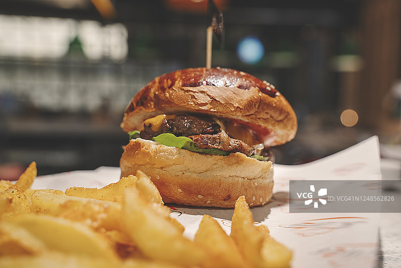 汉堡与炸薯条，快餐图片素材