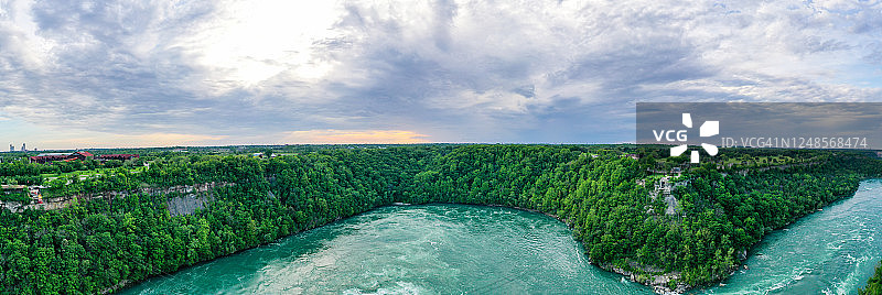 加拿大安大略省尼亚加拉河及尼亚加拉河休闲步道全景航拍图片素材