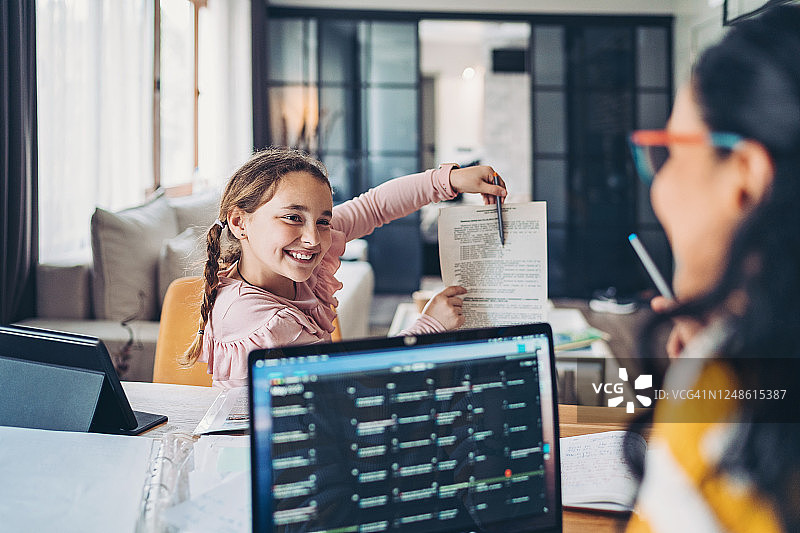 在家自学和工作图片素材