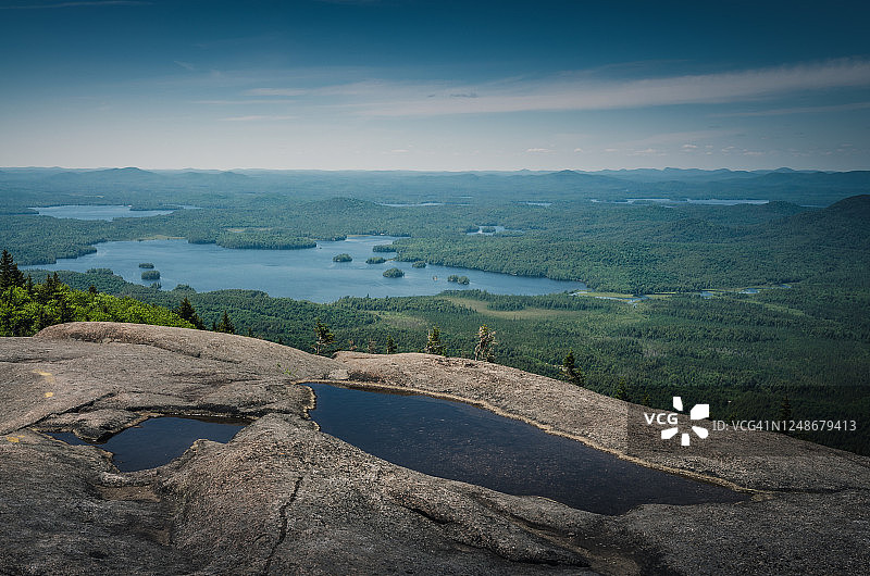 上萨拉纳克湖图片素材