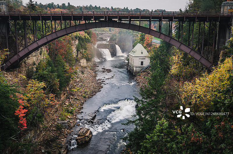 彩虹瀑布与奥塞布尔峡谷大桥图片素材