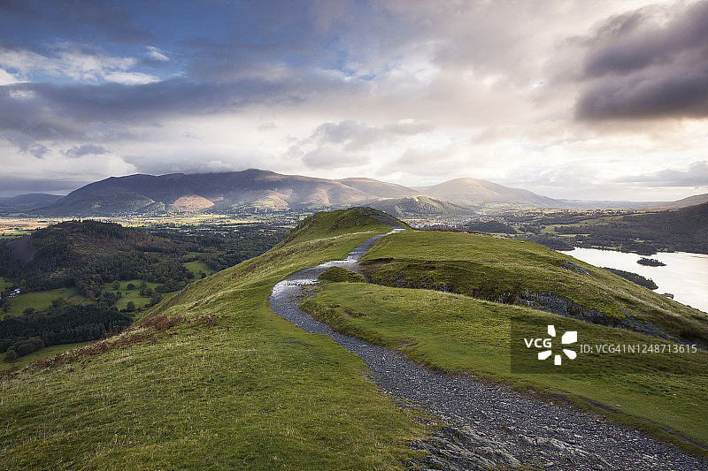 从猫铃山脊到英国湖区国家公园凯斯维克的景色图片素材