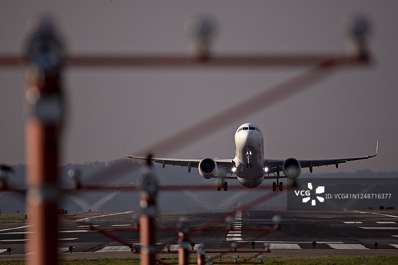 客机起飞图片素材