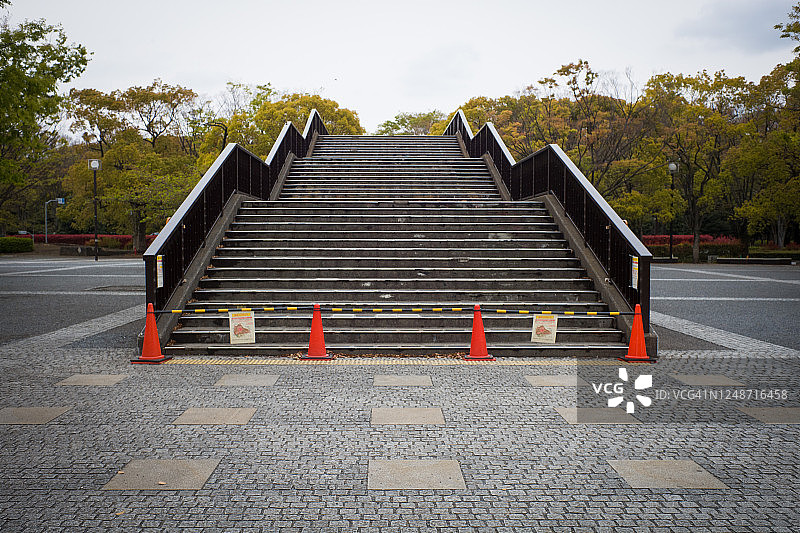 关闭的行人天桥图片素材