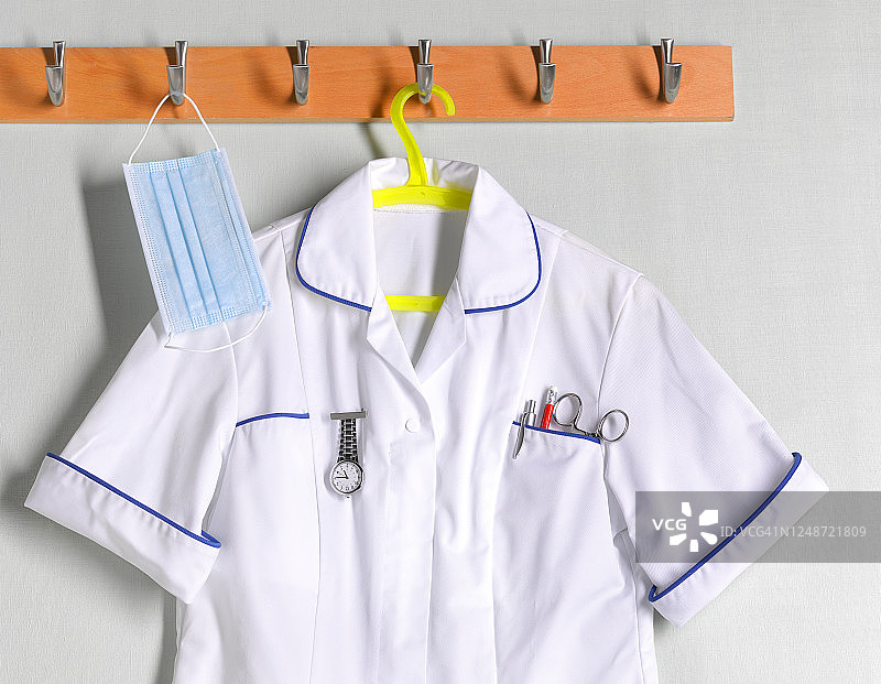 医生/护士制服在衣架上图片素材