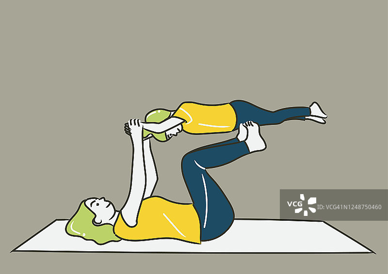 妈妈和女儿一起做瑜伽图片素材