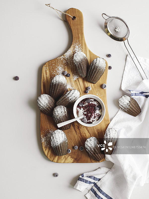 家庭烘焙巧克力玛德琳蛋糕图片素材