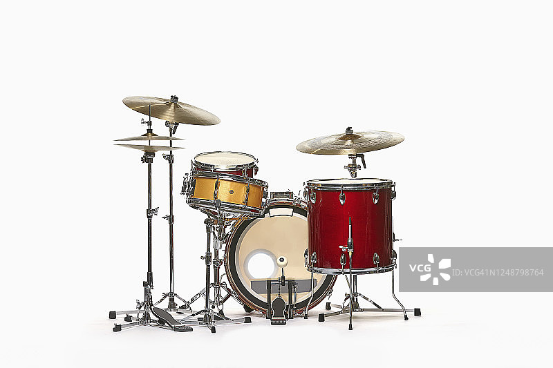 白色背景下的架子鼓图片素材