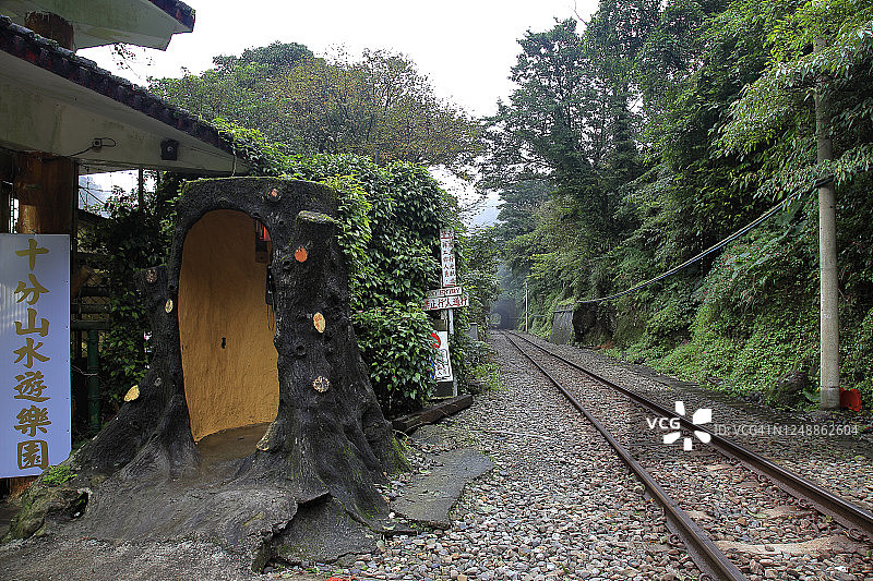 中国台湾平溪乡十分瀑布老街车站图片素材