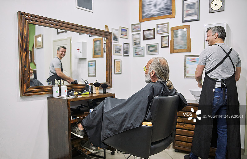 欢迎光临我的理发店，您将拥有美妙的体验图片素材