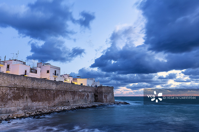 意大利普利亚莫诺波利海边日出图片素材