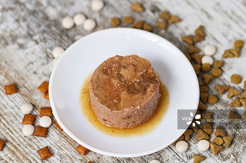 猫粮和玩具图片素材