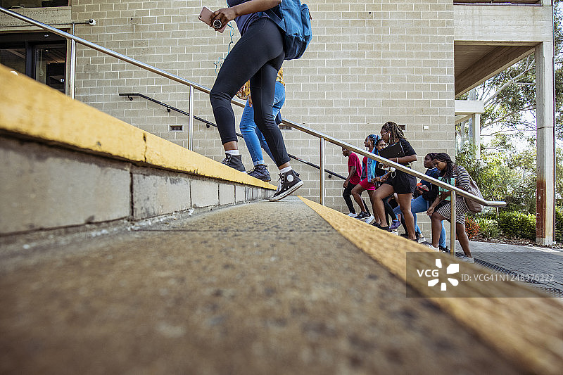 去上课图片素材