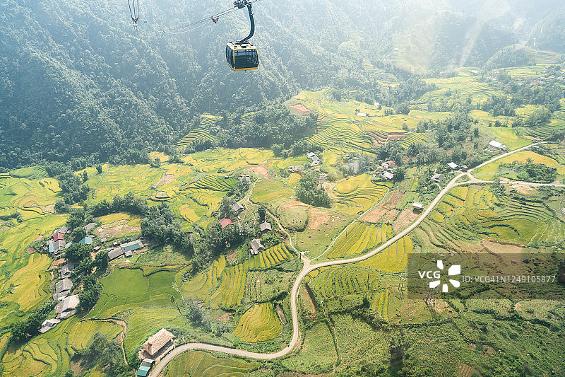 越南老街省番西邦峰山脉风光图片素材