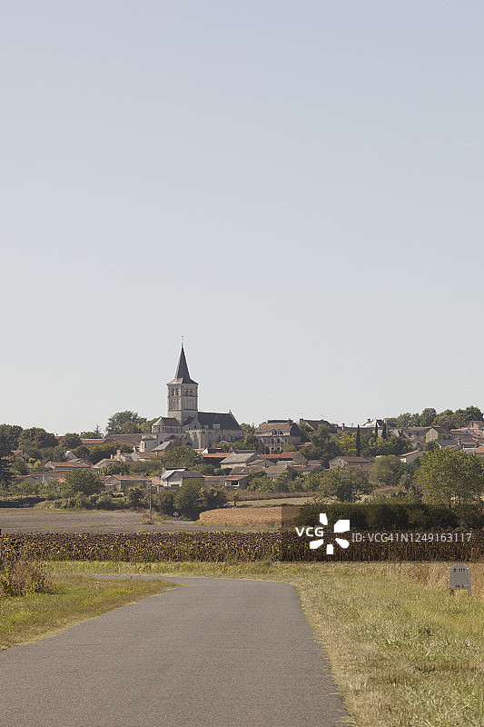 法耶-拉维讷斯村庄图片素材