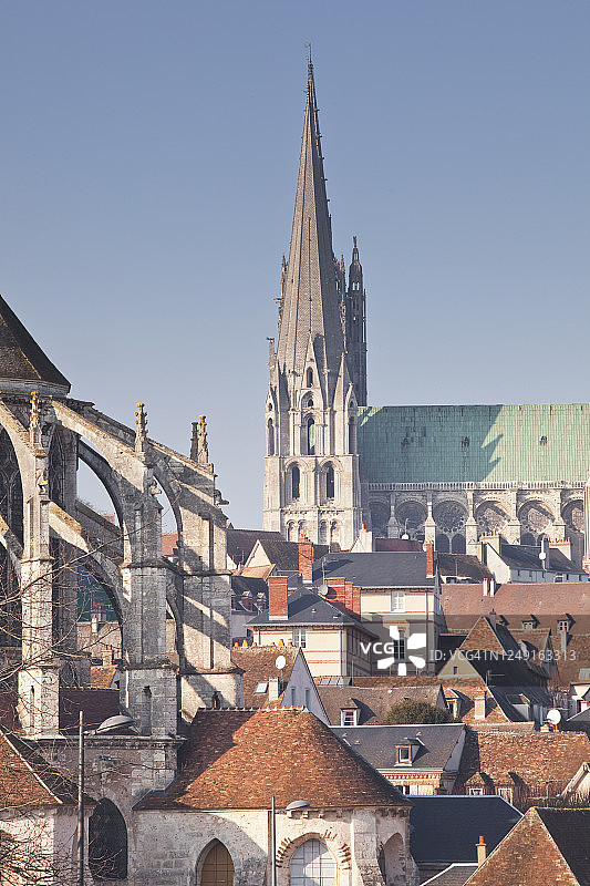 远眺法国沙特尔大教堂图片素材