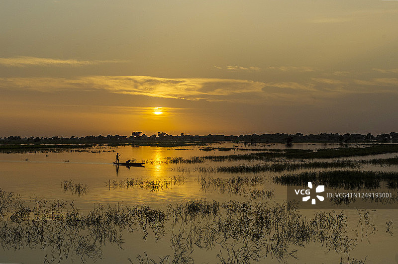 马里杰内古镇的水域风光图片素材