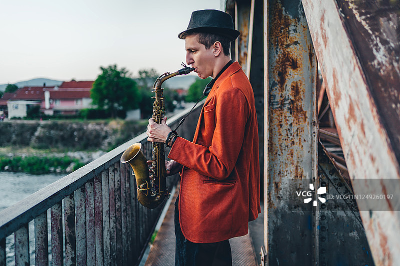 萨克斯演奏者图片素材