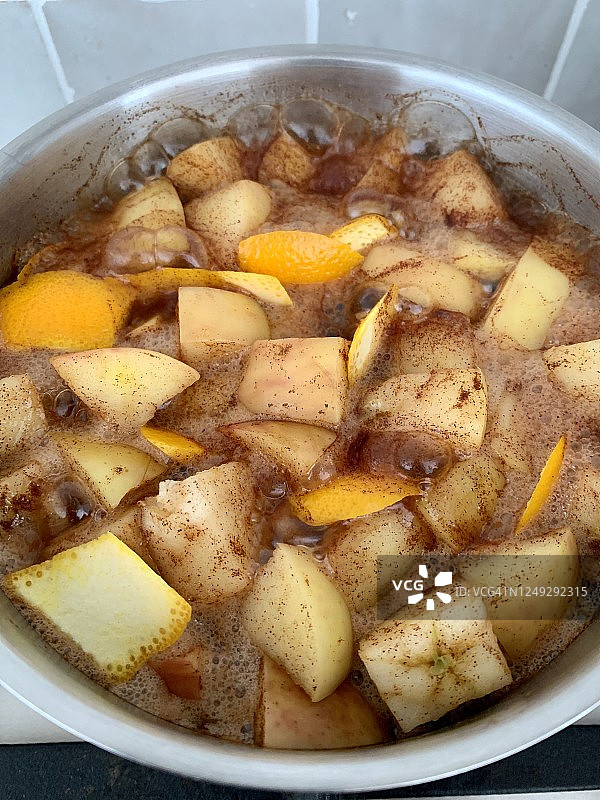 煮沸的炖苹果 - 特写图片素材